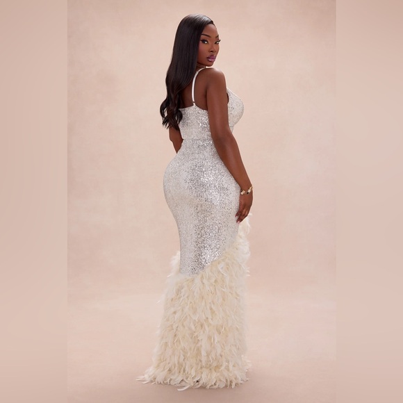 BNWT Fashion Nova FELICITY Sequin Feather Gown 2XL Champagne Colour - Picture 8 of 12
